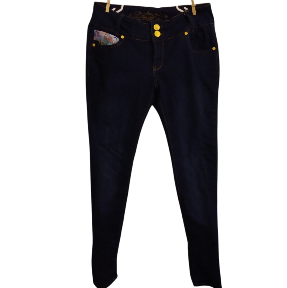Design by U.S.A. Queen Jeans. Blue Jeans 15.